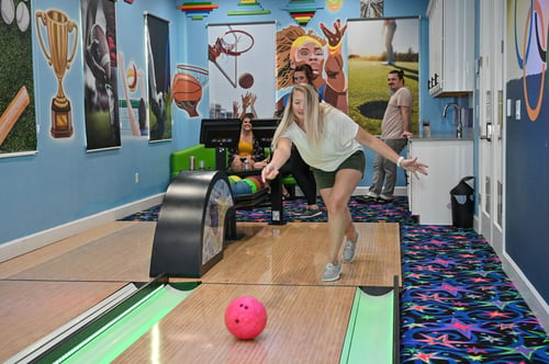 strategy-meeting-team-bowling-activities